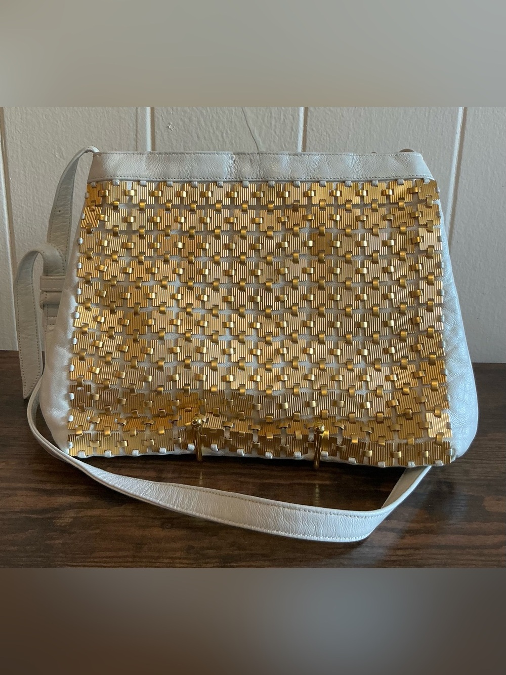 Vintage Sharif USA 1980’s White Leather Gold Metallic Mesh Crossbody Handbag